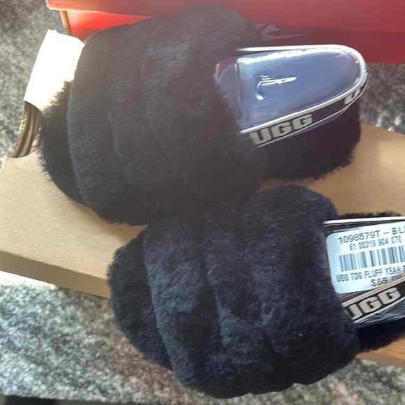 UGG Black Fluffy Slide Sandals - Size 7 NEW - Picture 4 of 7